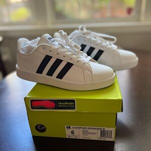 Women’s Adidas Cloudfoam Advantage Shoes (Size 6)
